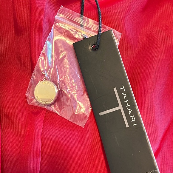 Elegant Red T Tahari 3/4 Sleeve Open Front Blazer - Picture 2 of 6